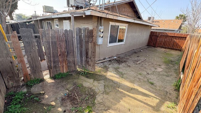 Building Photo - 3306 Gardenia Ave