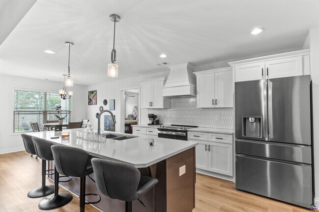 Building Photo - 241 Overton Dr