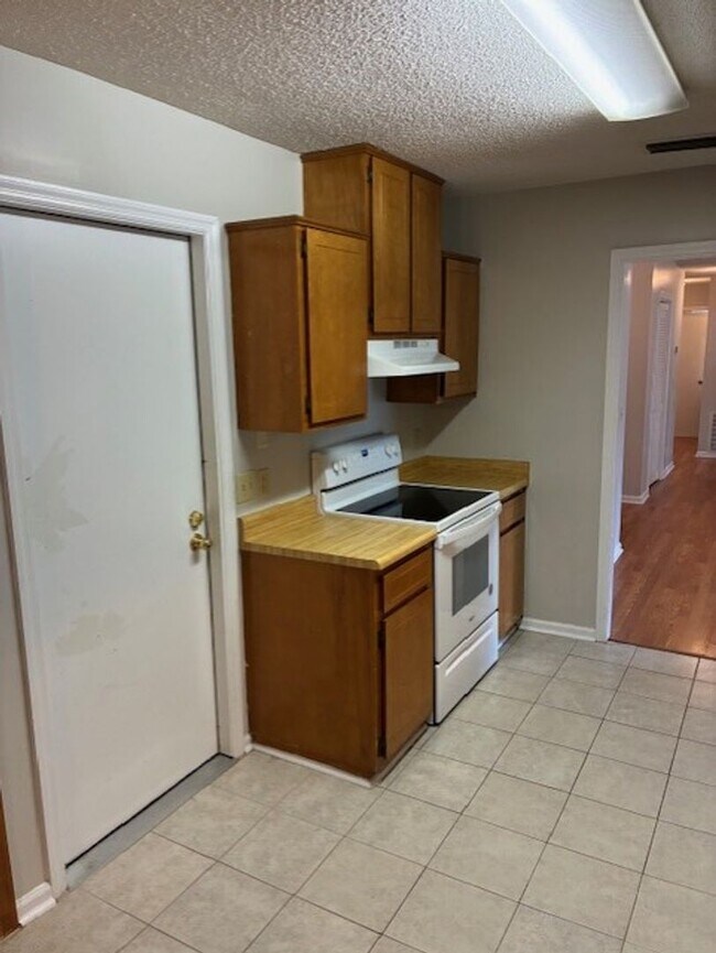 Building Photo - 114 N Woodvalley Dr