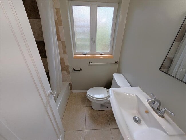 Building Photo - 520 11th Ave N