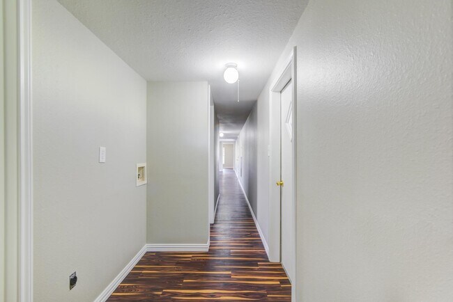 Building Photo - 1809 W Sidnor St