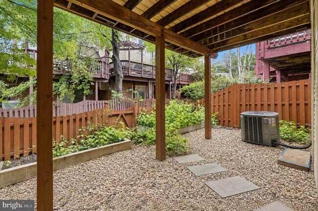 Building Photo - 3968 Clares Ct