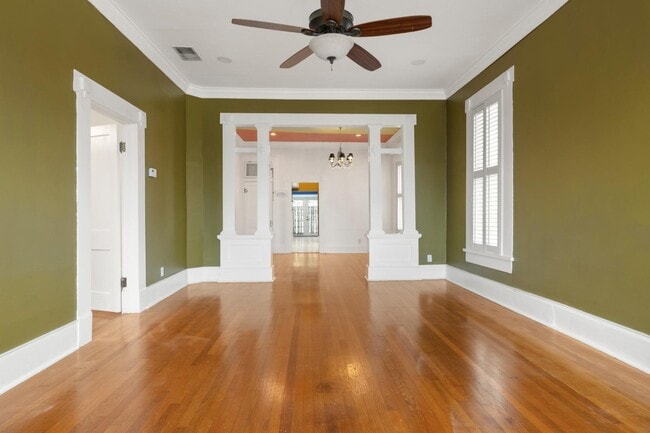 Building Photo - 1122 W Summit Ave.