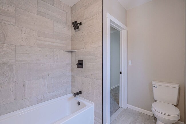 Building Photo - UPDATED FOUR BEDROOM/1.5 BATH TOWNHOME