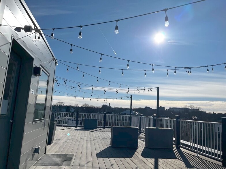 Building Photo - 7 Everett St