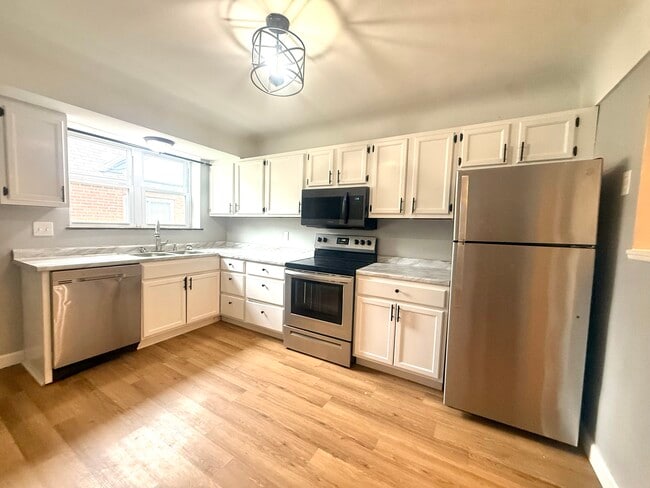 Building Photo - 1131 Wilmont Ct