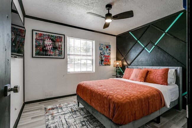 Building Photo - 1521 E Main St