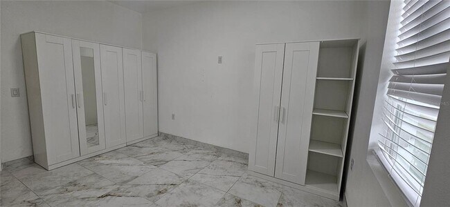 Building Photo - 528 Wideview Ave