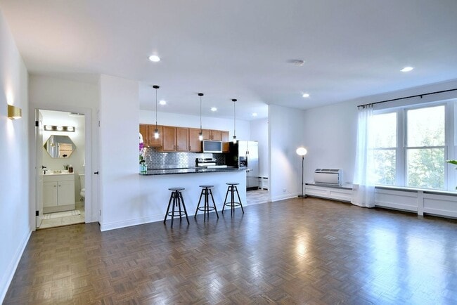 Building Photo - 1301 W Touhy Ave