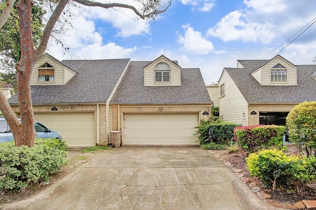 Building Photo - 217 Roy St