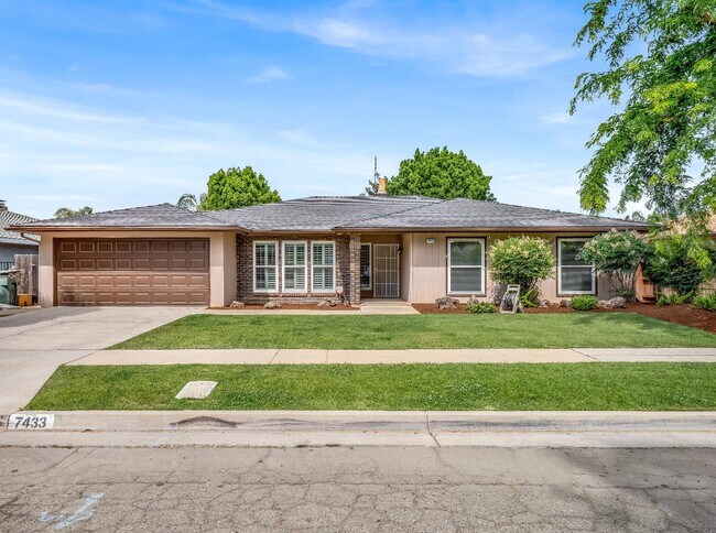 Primary Photo - 7433 N 5th St