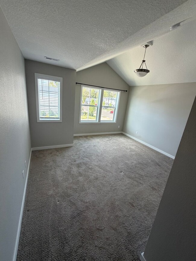 Building Photo - Newer Home in the Newberg Riverfront Development