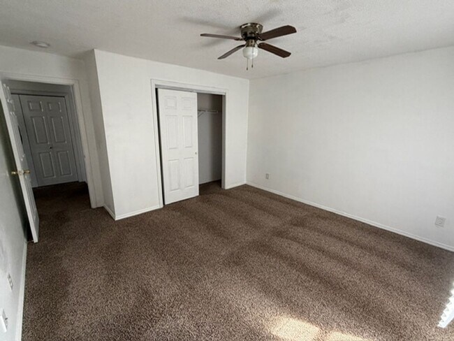 Building Photo - Three Bedroom, Two Bath One Car Garage *COMING SOON*