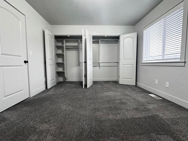 Building Photo - 483 N 2650 W