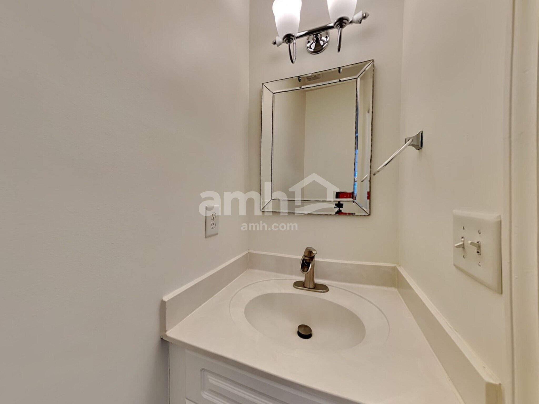 Building Photo - 2264 Monthemer Cove