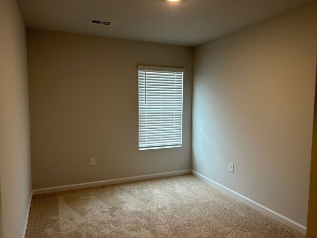 Building Photo - 1114 Bramhall Dr