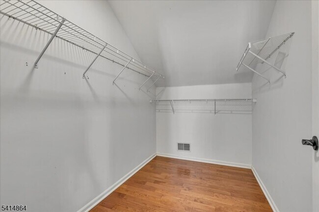 Building Photo - 40 Primrose Ln