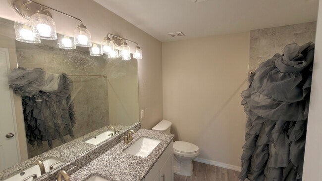 Building Photo - 2920 NW 4th Pl