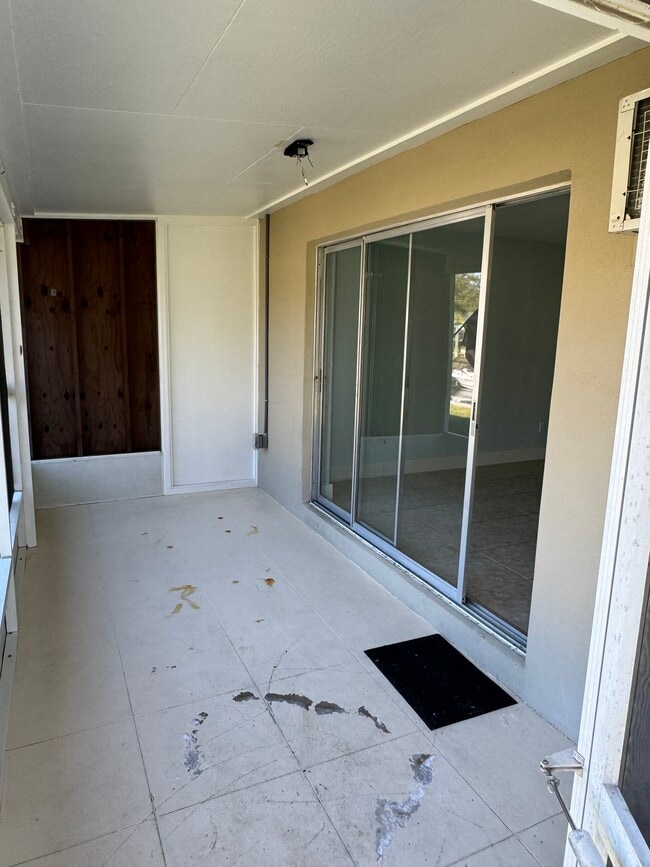 Building Photo - 1412 SE Paradise Ave