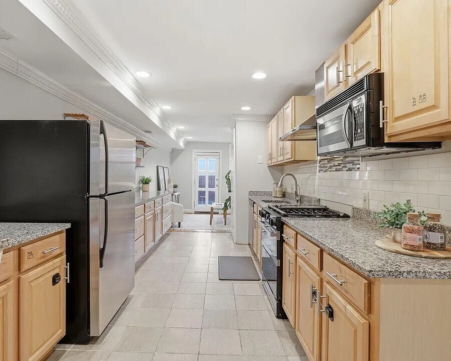 Building Photo - 1525 6th St NW