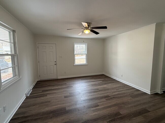 Building Photo - 671 E Forest St