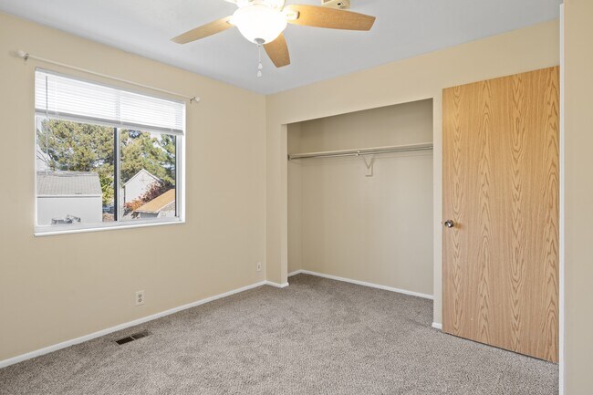 Building Photo - 5492 Lilac Ave