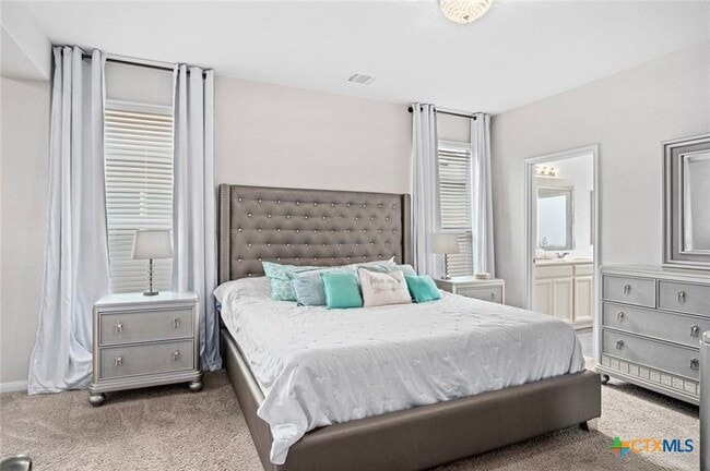 Building Photo - 533 Summersweet Rd