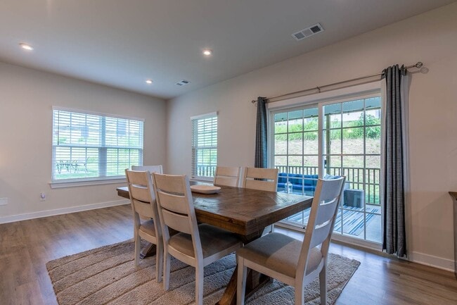 Building Photo - 5BR/3.5BA In Smyrna