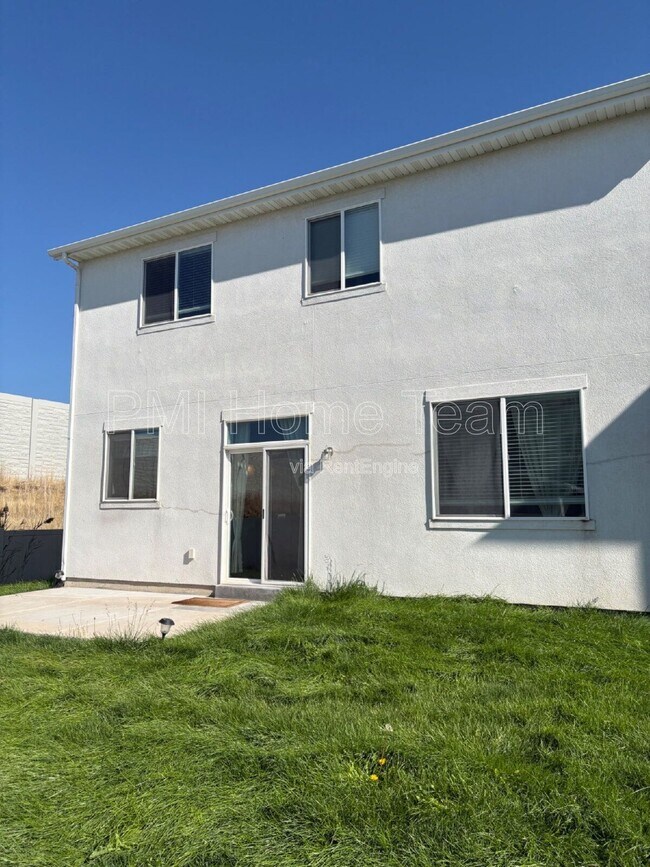 Building Photo - 1546 W Parkview Dr