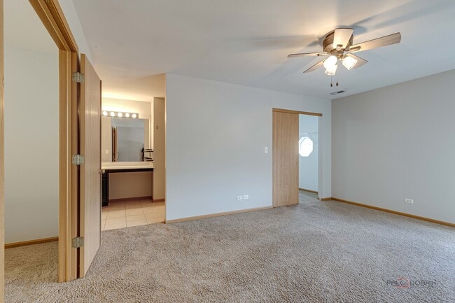 Building Photo - 708 Valley View Ct