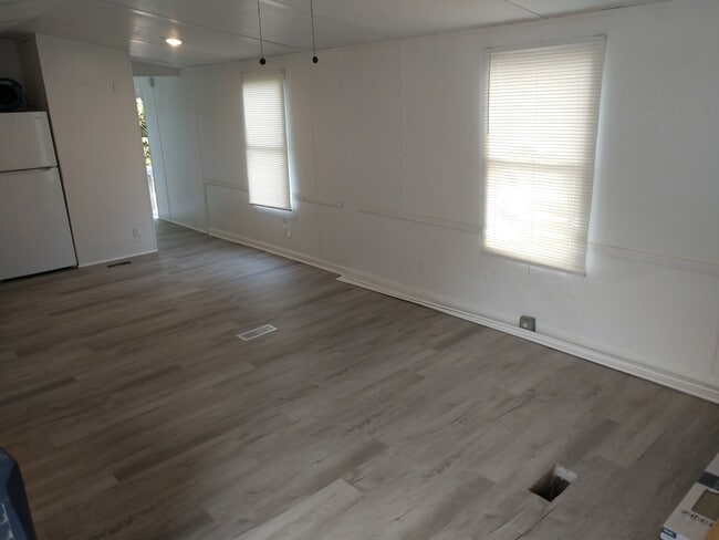 Building Photo - 7960 Reynolda Rd