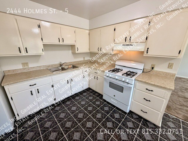 Building Photo - 2444 Holmes St