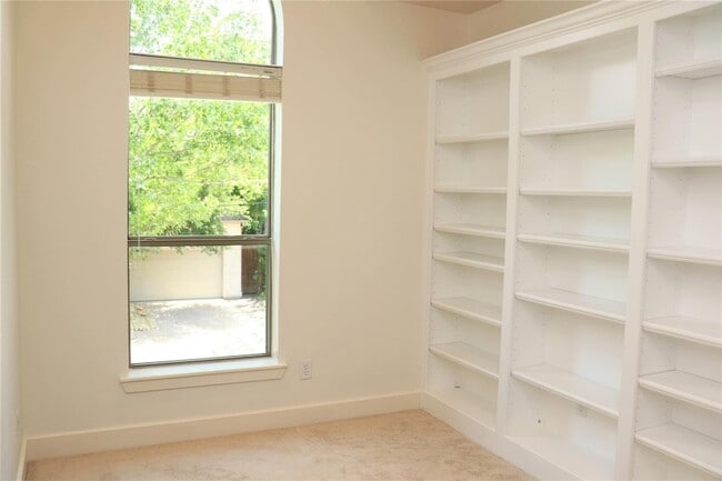 Building Photo - 3718 Dorothy Ave