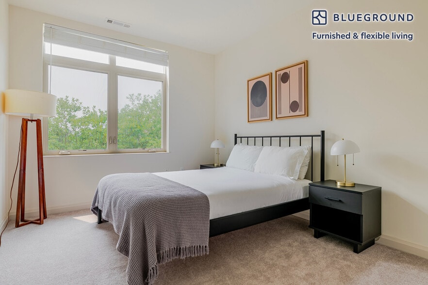 Building Photo - 36 River St