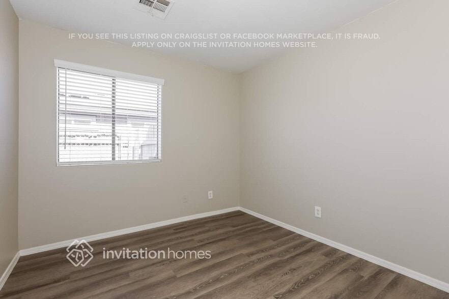 Building Photo - 250 Dakota St