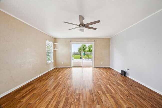 Building Photo - 3402 Fox Ct