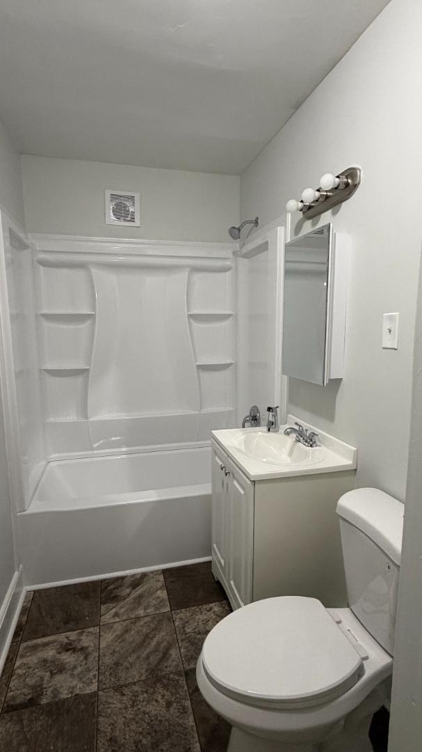 Building Photo - 914 Clark St