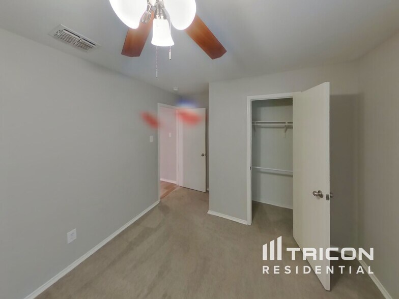 Building Photo - 439 Eisenhower Ln