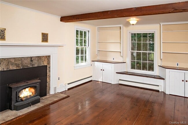 Building Photo - 332 Quaker Hill Rd