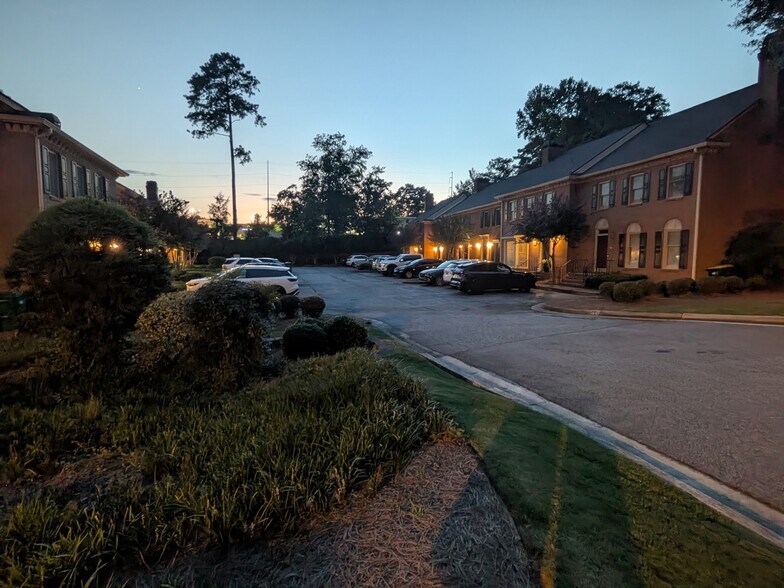 Building Photo - 276 Windsor Pky