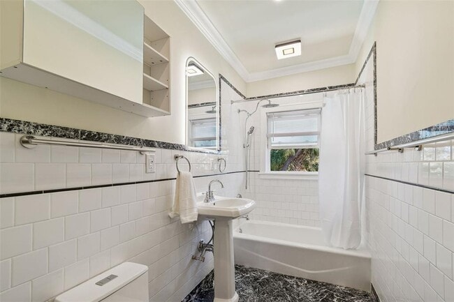 Building Photo - 344 21st Ave NE