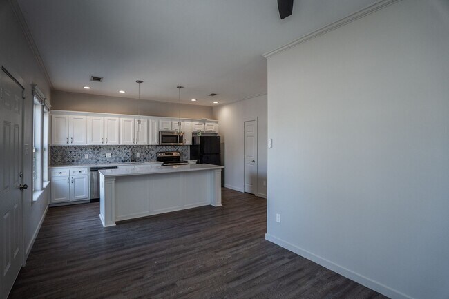 Building Photo - 4009 W. 17 ST