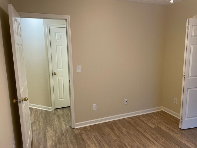 Building Photo - 618 Ridge Park Dr