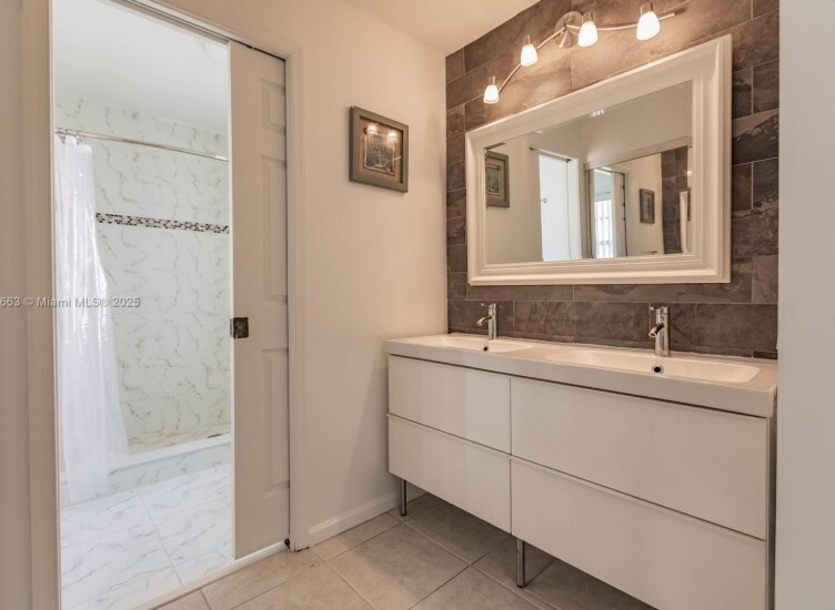 Building Photo - 2235 SE 6th Ct