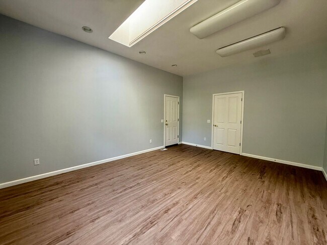 Building Photo - $500.00 OFF Move In Costs Special!