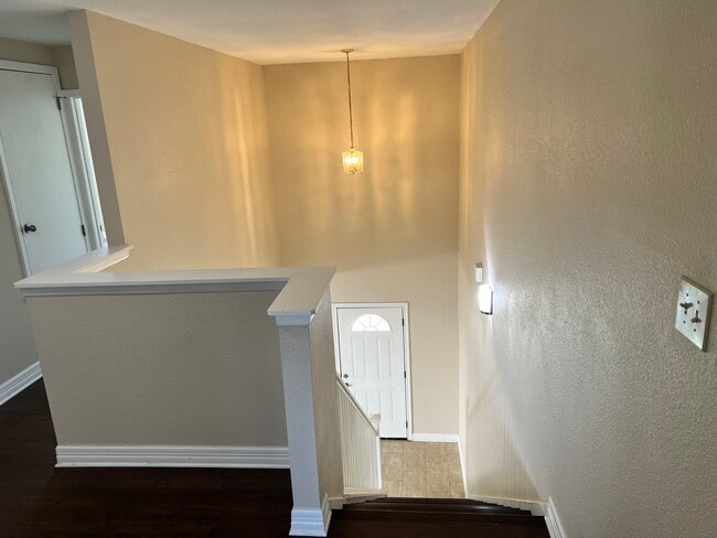 Building Photo - 9814 Kelton Dr