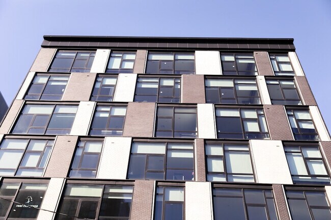Building Photo - 1414 Grand St