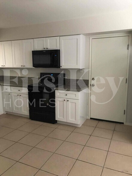 Building Photo - 1810 Renada Cir