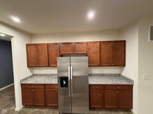 Building Photo - 15545 Westmoor Ave