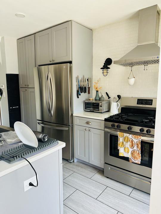 Building Photo - 1911 D St NE